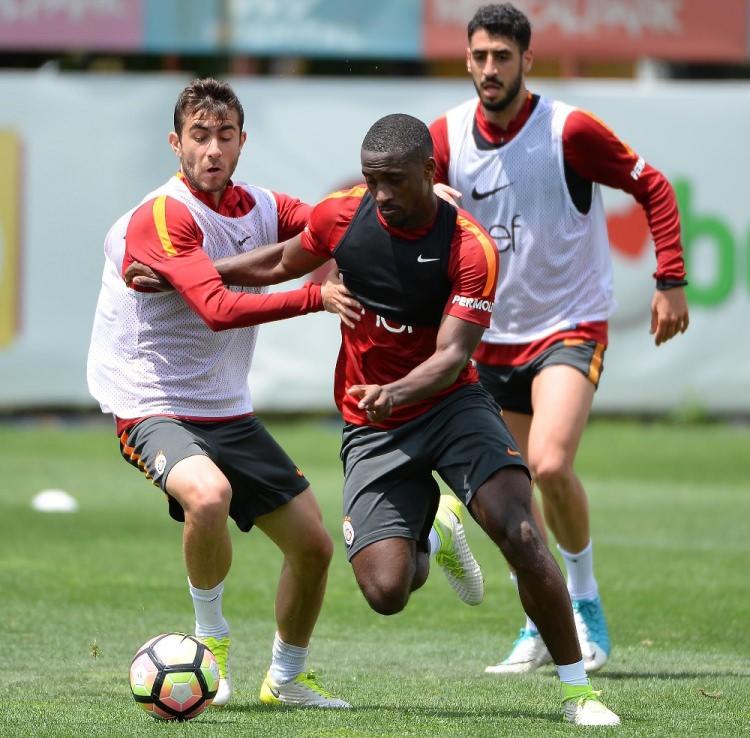 <p><strong>TEKLİFLERE BAĞLI</strong></p>
<p>Carole bu sezonun büyük kısmında forma giyen bir isim olsa da beklendiği kadar etkili bir performans sergileyemedi. Alternatifsizlik nedeniyle 11'de şans bulan Carole için karar Tudor'un olacak. Carole ile Fransız kulüplerinin ilgilendiği biliniyor.</p>