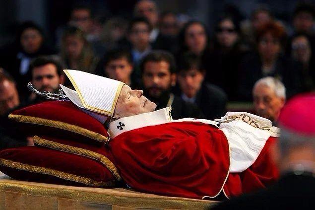 <p>Hristiyan dünyasının lideri Papa II. John Paul'ün ölümü (2005)</p>
