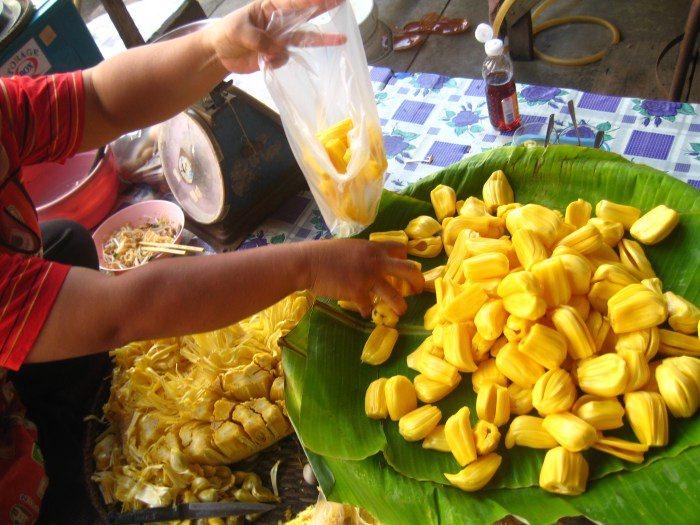<p>Tadı <strong>muz, ananas ve mango </strong>karışımına benziyor.</p>