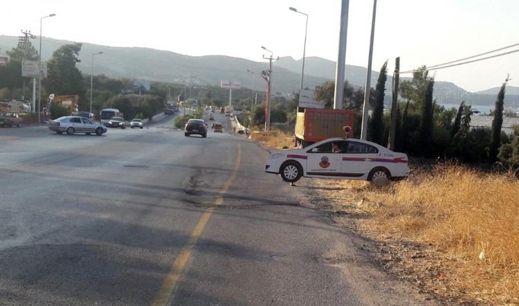 <p><strong>MAKET JANDARMA ARACI</strong></p>
<p>Yaklaşık 1,5 milyon turistin geldiği Bodrum’da güvenlik önlemi artırılması nedeniyle jandarma ekipleri bazı bölgelere maket jandarma araçları koyarak tedbir aldı.</p>