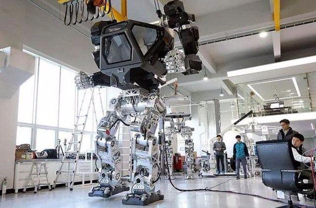 <p>Yaratıcılarına g&ouml;re robot hen&uuml;z &ccedil;ok gen&ccedil; ve g&uuml;&ccedil; ve denge devrelerinin geliştirilmesi gerekiyor. Hanbook, Method-2'nin son versiyonunu insanların satın alabilmesi i&ccedil;in 2017 sonunda sergiye yetiştireceğini s&ouml;yl&uuml;yor. Fiyatının 12.5 milyon dolar olacağı tahmin ediliyor.</p>

<p>&nbsp;</p>
