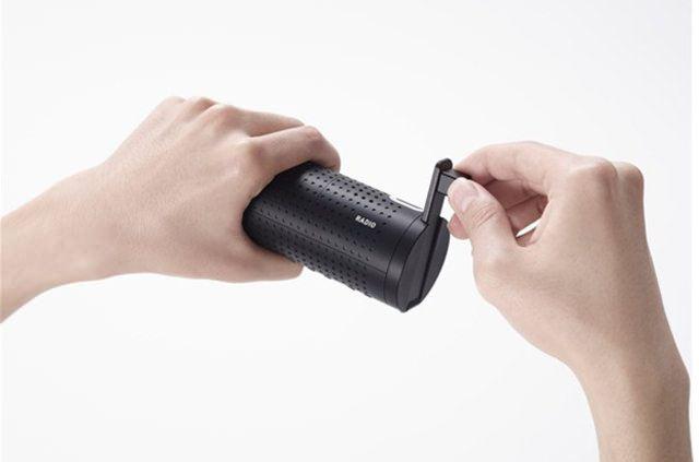 <p>T&uuml;p&uuml;n i&ccedil;inde bir d&uuml;d&uuml;k, radyo, yağmurluk, fener, i&ccedil;me suyu ve ilk yardım kiti bulunuyor.</p>
