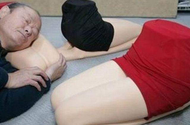 <p>Kadın dizi şeklinde yastık&nbsp;</p>
