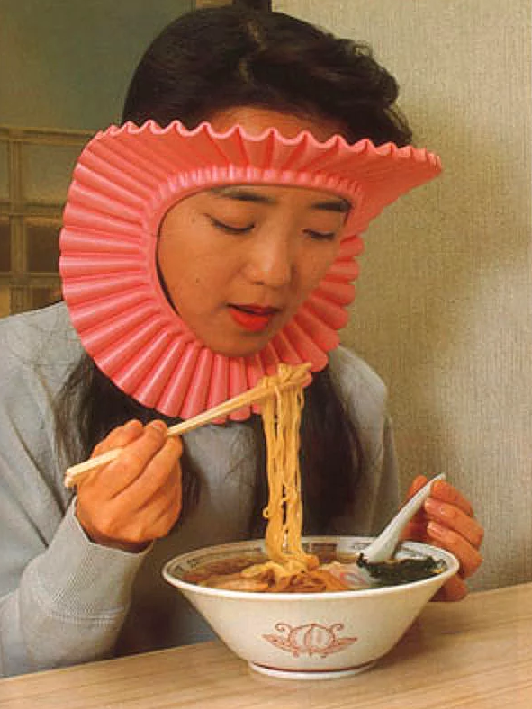 <p>Noodle (erişte) yerken zorlananlara bu alet yardımcı oluyor</p>
