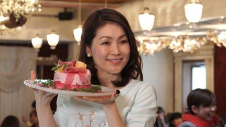 <p>Bir kafe sahibi ve gıda stilisti olan yerli Nagoya Mitsuki Moriyasu, "vegedeco salad" olarak adlandırdığı dekore edilmiş sebzeleri geleneksel pişmiş lezzetlere karşı bir alternatif olarak görüyor.</p>
