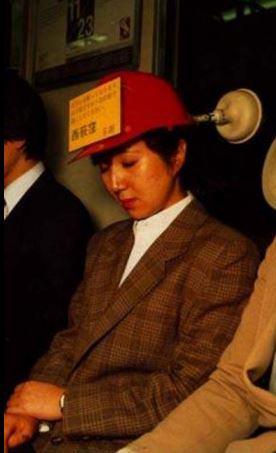 <p><span style="color:#FFFFFF">Japon mucit toplu taşıma araçlarında uyuyanları da düşünüyor</span></p>