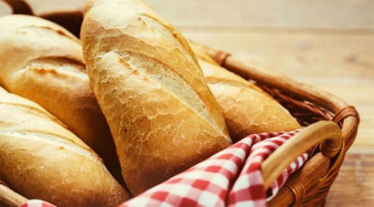 <p>Diyette ilk vazgeçmeniz gereken gıdalardan olan beyaz ekmek yerine neler yiyebilirsiniz?</p>