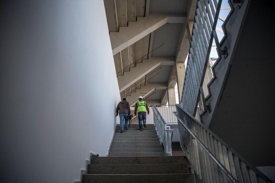 <p>Stadın, mimarisi, konumu ve yapısıyla bulunduğu bölgeye değer katacağını anlatan Ataşbak, "Adana takımlarının kaliteli statlarda oynamasını arzu ediyoruz. </p>
