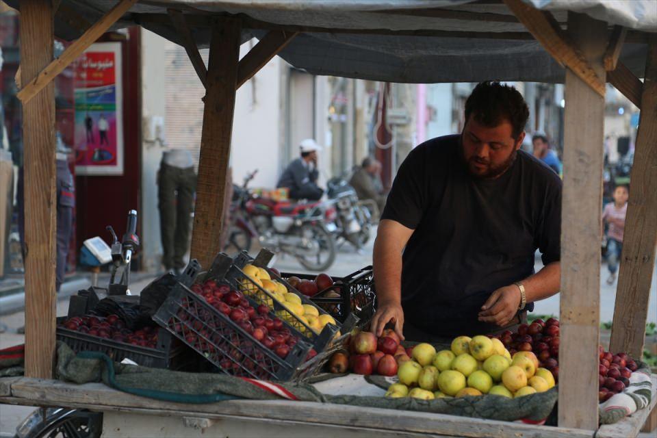 <p>Tatlıcı Raid Arnut, ise bu yıl ki ramazanın, diğer yıllardan farklı olduğuna işaret ederek, DEAŞ gölgesinde ramazana girmedikleri için mutlu olduklarını söyledi. </p>

<p> </p>
