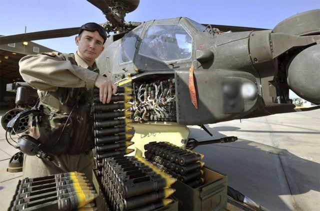 <p>AH-64A/D Apache'nin kullandığı bombardıman silahı:<br />
30mm Cannons</p>
