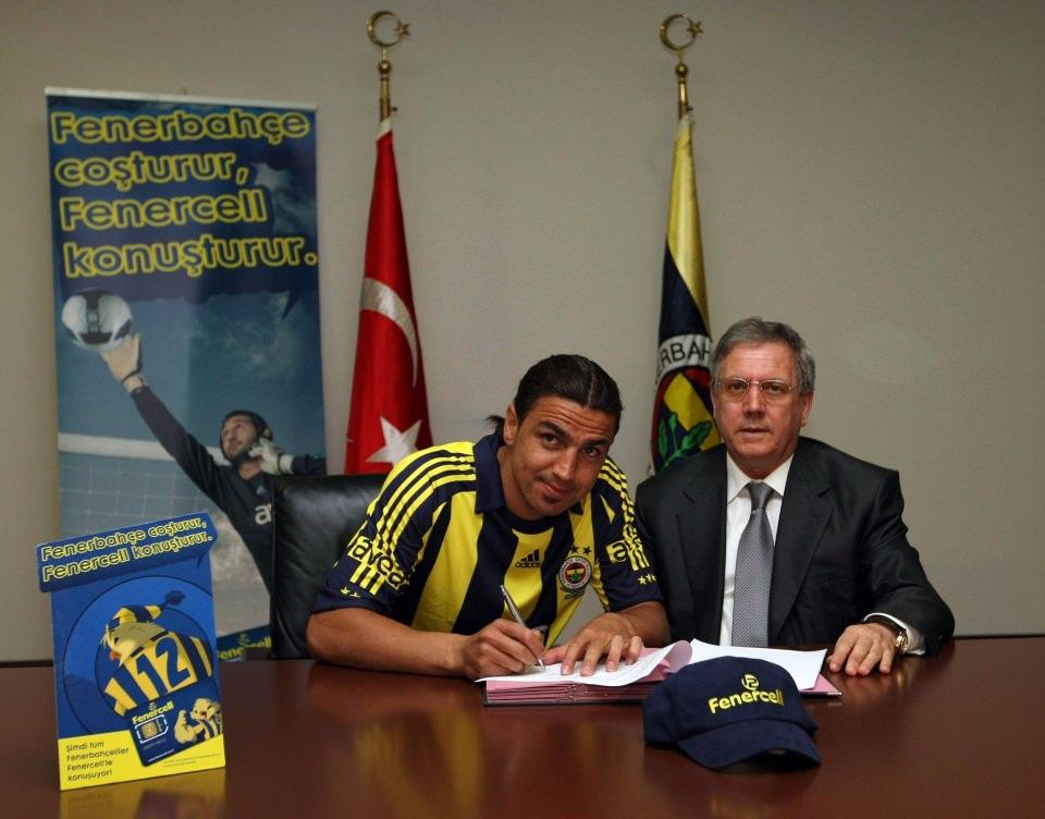 <p>7- Mehmet Topuz (9 milyon Euro) Olaylı bir şekilde 2009 yılında 9 milyon Euro'ya Fenerbahçe'ye transfer oldu.</p>
<p> </p>