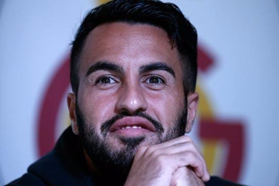 <p><strong>Nouri: 'Gurur doluyuz'</strong></p>

<p>Galatasaray karşısında 90 dakika sahada kalan Östersundslu futbolcu Brwa Nouri, "Bu galibiyetle gurur dolu olduk. Şimdi bizi orada cehennemde bir maç bekliyor. Aynı şekilde cesur olmalıyız" dedi. </p>
