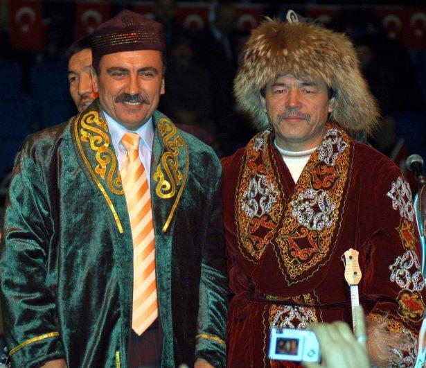 <p>BBP Genel Başkanı Muhsin Yazıcıoğlu, 29 Ocak 2006'da partisinin kuruluş yıl dönümünde... </p>