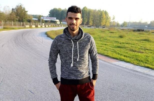 <p>- Yalnız kenan sofuoğlu'nun o kadar sampiyonluk vs kazanmasından sonra ''motosikletci'' cevabı cok mütevazi değil mi olm ya.</p>