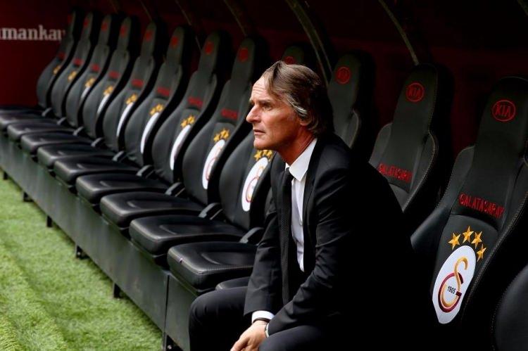 <p>Jan Olde Riekerink, Galatasaray'dan ayrıldıktan sonra henüz bir başka takımla anlaşmadı. Hollandalı teknik adam bir süredir çalışmıyor...</p>
