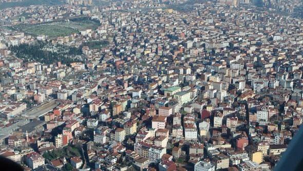 <p>İstanbul'da son bir ayda fiyatların en çok arttığı ilk üç ilçe; Küçükçekmece, Şile ve Fatih oldu.</p>

<p>Küçükçekmece ve Şile’de ortalama metrekare fiyatı yüzde 3, Fatih’te ise yüzde 2,9 arttı.</p>

<p>İşte ilçe ilçe, satılık emlak fiyatlarındaki artış oranları:</p>
