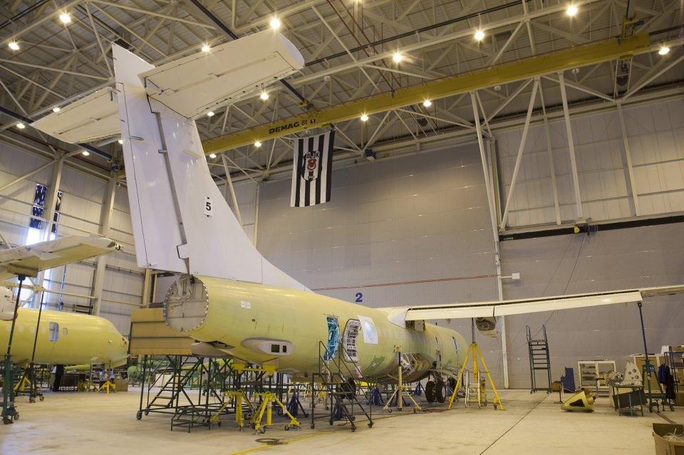 <p>Deniz Kuvvetleri Komutanlığı'nın deniz karakol uçağı ihtiyacını karşılamak üzere başlatılan Meltem-3 projesi kapsamında, ATR72-600 uçaklarının modifikasyon işlemleri sürüyor. </p>
