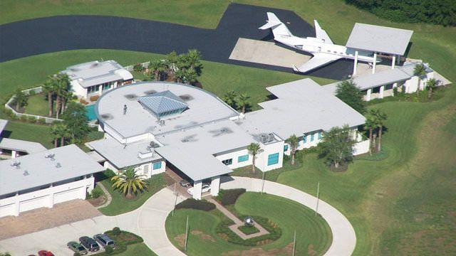 <div>Eski bir Qantas Havayolları uçağı olan 707, 2002 yılından beri John Travolta'nın.</div>
<div> </div>