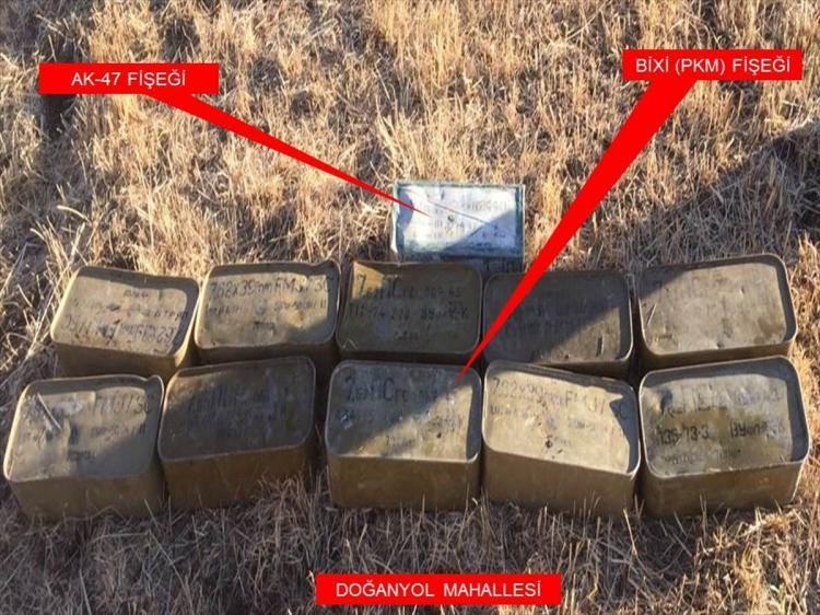 <p>Beytüşşebap kırsalında, terör örgütü PKK’nın kış üstlenmesine yönelik gerçekleştirilen “Şehit Jandarma Er Doğan Acar-3” operasyonunda örgüte ağır bir darbe daha vuruldu. 6-14 Kasım tarihleri arasında gerçekleştirilen operasyonda, teröristlerin saldırılarda kullanmak amacıyla bomba yükledikleri 2 araç ele geçirildi. Araçlar, bulundukları yerde kontrollü bir şekilde imha edildi.</p>
