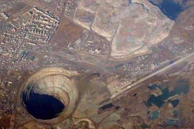 <p>Mirny, uzaydan böyle görüntüleniyor.</p>
<p> </p>