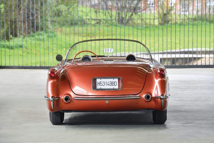 <p>V8 motorlu Corvette Roadster'lerden o dönem 700 adet üretildi.</p>