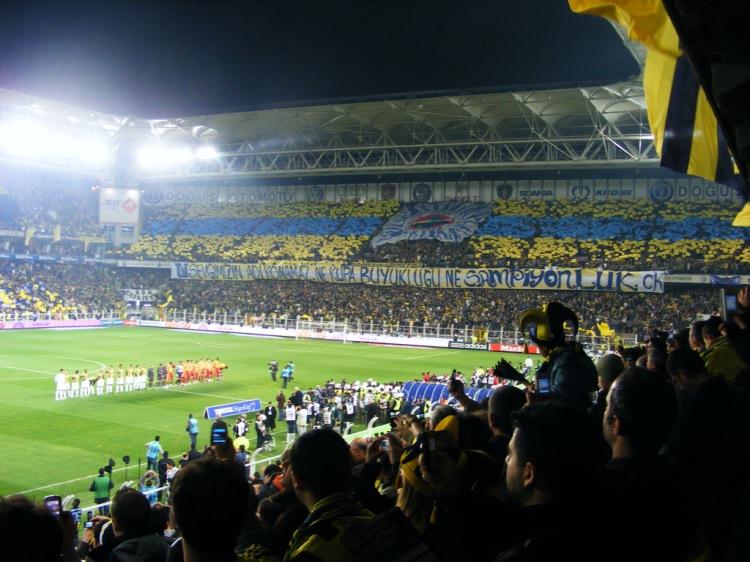<p>ManU’yla sezon rekoru<br />
<br />
Advocaat hemen her maç sonrası yaşadığı hayal kırıklığını dile getirdi. Özellikle yeni transfer olan futbolcular, “Takım arkadaşlarımız bize taraftarımızın stadı nasıl doldurduğunu, futbolculara verdiği desteği anlattı.</p>