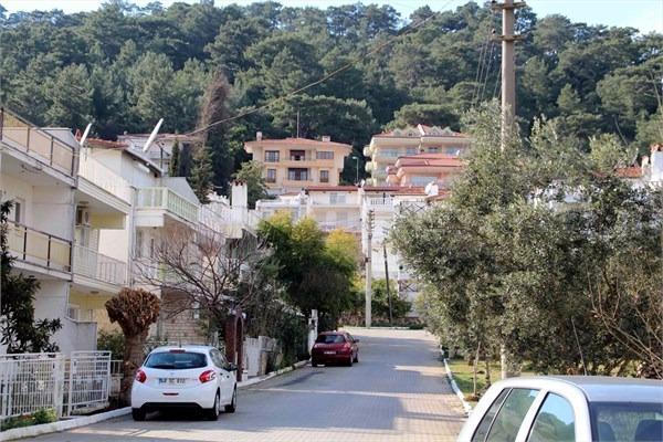 <p>7. Cumhurbaşkanı Kenan Evren'in 17 yıl oturduğu ve 9 yıl önce 950 bin euroya satışa çıkardığı Marmaris'teki 3 katlı villası satıldı.</p>

<p> </p>
