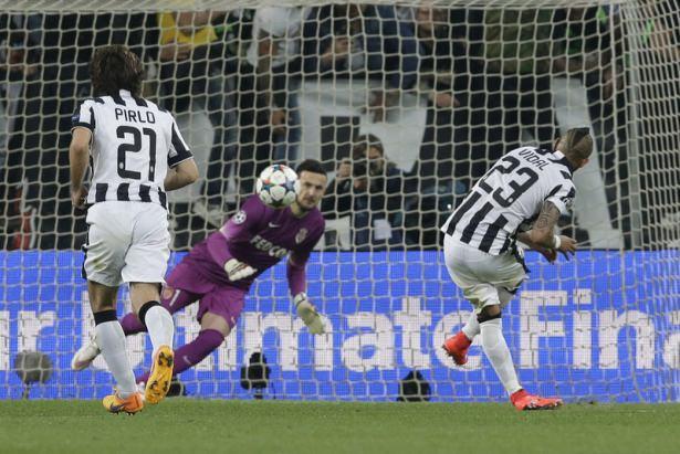 <p>Şampiyonlar Ligi çeyrek final ilk maçında Juventus, Monaco’yu 1-0 yenerek rövanş için az da olsa bir avantaj elde etti.</p>