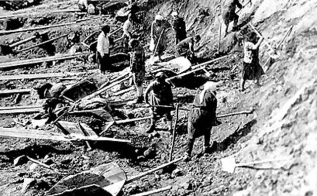 <p>1931'de bu kamplar önceki ceza sisteminin aksine üretim merkezlerine dönüştürüldü. Kamplar büyük sanayi şehirlerinin yanına taşındı.</p>