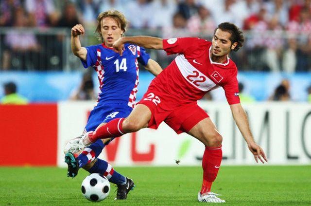 <p>2008 yılında Bayern Münih'e transfer olan Almanya doğumlu yıldız, kısa süren Real Madrid macerasının ardından Galatsaray'ın yolunu tuttu.</p>

<p> </p>
