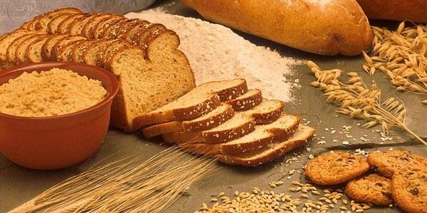 <p><strong>BUĞDAY EKMEĞİ</strong></p>

<p>Buğday alerjiniz veya gluten intoleransınız varsa ekmek vücudunuzda şişliklere neden olabilir.</p>
