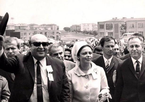 <p>Bahçelievler 'deki PeReJa Kolonya Fabrikası'nın açılış töreni (1967) Arkada Bakırköy İncirli semti görünüyor.</p>

<p> </p>
