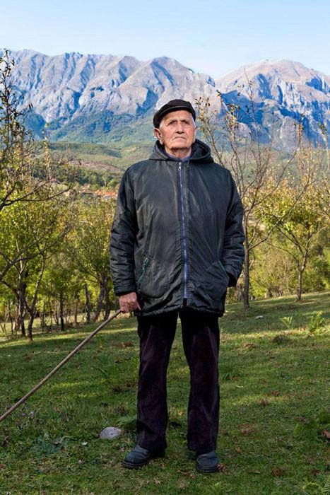 <p>ONLARA ‘BERNUŞA’ DENİYOR</p>
<p>Özellikle babalarını kaybetmiş ve erkek kardeşleri olmayan ailelerde, buna doğru yönelim olmuş ve bazı kadınlar, kendilerinin ve ailelerinin geçimlerini sürdürmek için deyim yerindeyse ‘erkekleşmiş’.</p>