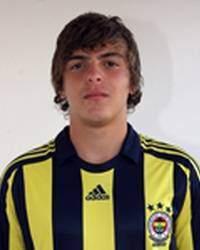 Aykut Kocaman bu futbolcudan çok umutlu... HASAN ERBEY:Hasan Erbey futbola Karşıyaka Spor Kulübü altyapısında başlamış sonrada Fenerbahçe Altyapısı'nda yetişti. 2010-2011 sezonu öncesinde Fenerbahçe A Takım kadrosuna dahil edildi.