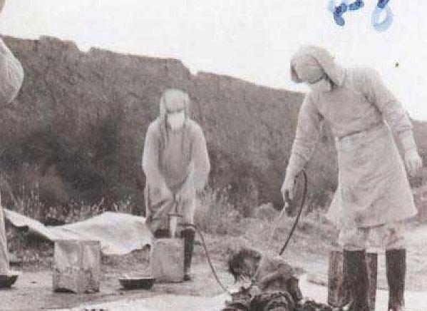 <p>Japonya'nın Çinli Esirler Üzerindeki Deneyleri</p>

<p>2. dünya Savaşı sırasında esir alınan Çinliler üzerinde çeşitli hastalıklara karşı ilaç deneyleri yapıldı. Binlerce Çinli bu deneylerde yaşamını yitirdi.</p>
