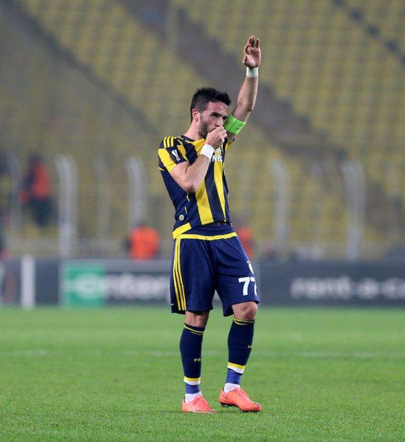 <p>Gökhan Gönül'ün Fenerbahçe'den ayrılıp Beşiktaş'a imza atması geçmişteki tartışmayı da beraberinde getirdi.</p>

<p>İşte daha önce ezeli rakiplere transfer olan oyuncular...</p>

<p>Gökhan Gönül - Fenerbahçe</p>

