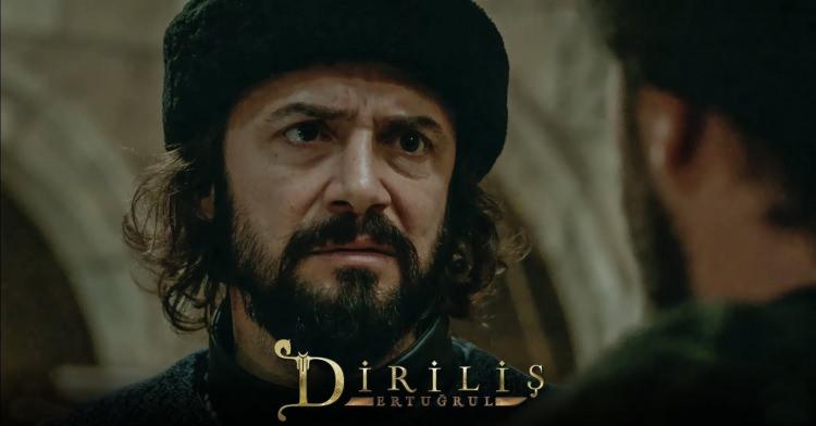 <p>Gösterdiği kalecilik yetenekleriyle Beşiktaş kalesini sağlama alan Fabri, aynı Diriliş Ertuğrul'daki Aliyar'ın özelliklerini taşıyor. Aliyar gibi güvenilir ve her takım taraftarı tarafından saygıyla karşılanması onu bu role biçilmiş kaftan yapıyor.</p>
<p> </p>