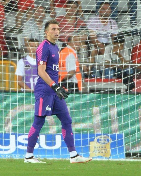 <p>Muslera, Eto'o'yu rencide etmeye devam ediyor</p>
