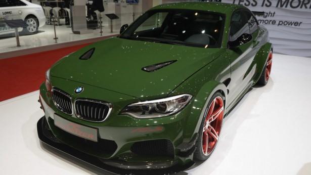 <p><span style="color:#FFFFFF">Öte yandan 1967 yılında kurulan AC Schnitzer, BMW ve MINI modelleri ile BMW motosikletlerinin üzerinde çalışıyor. Merkezi Almanya Aachen'de bulunan şirket, BMW ACL2'yi Cenevre Otomobil Fuarı'nda sahneye çıkardı.</span></p>
