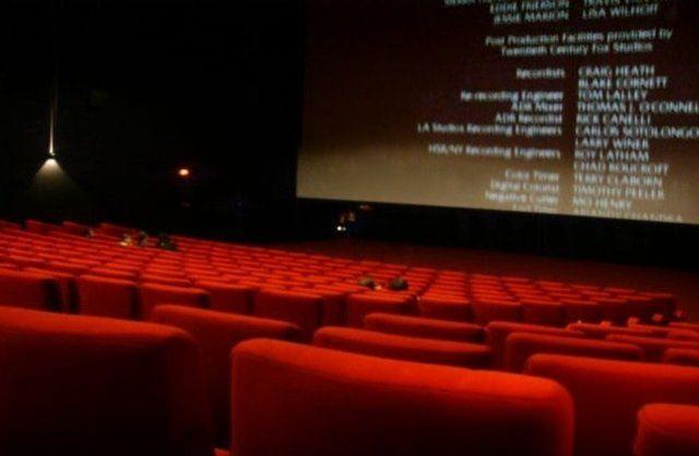 <p>Stalin tam bir sinema bağımlısıydı. Film izlemeyi çok severdi. Evinde kendine özel sinema salonu bile vardı.</p>