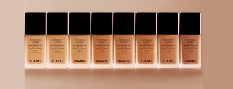 <p><strong>Chanel Perfection Lumiere Fluide</strong></p>
<p>Yağsız ve orta kapatıcılıkta bir üründür.Uzun süre kalıcılık sağlar spf 10 içerir. Yağlı ciltlerde gün içinde parlama yapabileceği pudra ile sabitlenmelidir.</p>