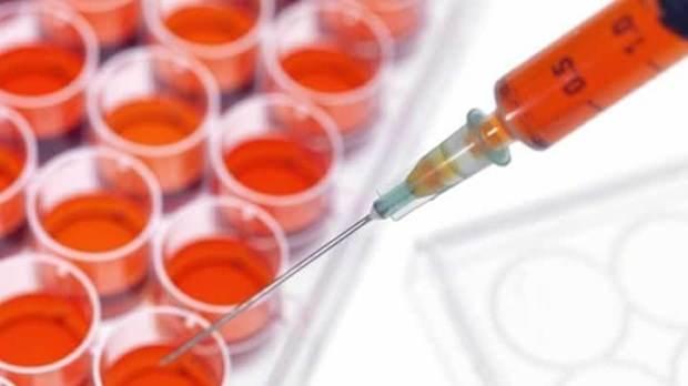 <p>İlk genetik tedavi ilacı olarak Avrupa'da kabul gören ve 1 milyon dolarlık fiyat etiketiyle satışa çıkan "Glybera" dünyanın en pahalı ilacı oldu. Ancak ilaç, hem fiyatı hem de etkisi hakkındaki endişeler nedeniyle alıcı bulamadı. DNA ikamesi alanında bir devrim olması beklenen ilaç, büyük hayal kırıklığına uğrattı.</p>
