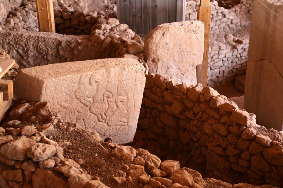 <p>Göbeklitepe'nin dünyada yapılmış en eski mimari eser olduğunu anlatan Aslan, "Göbeklitepe için 12 bin yıl öncesinden bahsediyoruz.</p>
