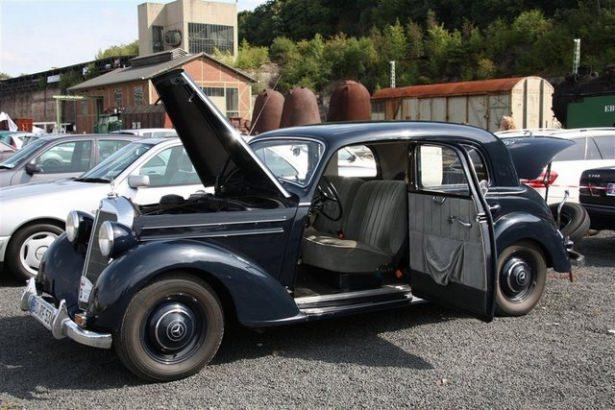 <p>Mercedes severler Almanya'nın Hattingen kentinde buluştu. Mercedes kulübü tarafından her sene düzenlenen etkinlik kapsamında Mercedes klasikleri ve son model Mercedes'ler bir araya geldi. İşte o otomobiller....</p>
<p> </p>