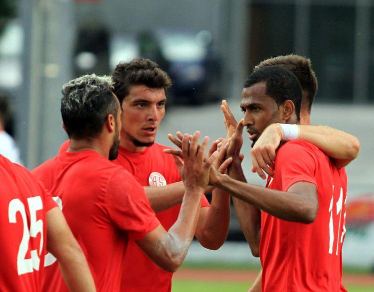 <p>Süper Lig: Antalyaspor<br />
<br />
(Süper Lig'de 21 Yıl)</p>
