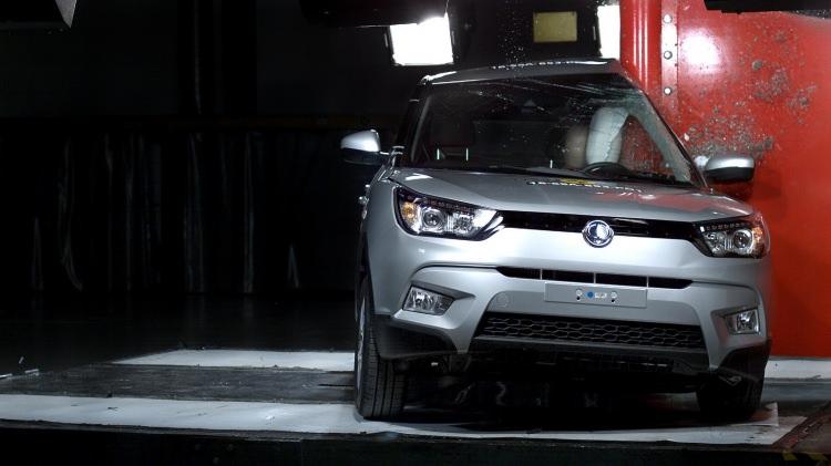 <p><span style="color:#FFA07A"><strong>SSANGYONG TİVOLİ (Standart donanım)</strong></span></p>
<p>Yetişkin yolcu güvenliği başarı oranı: Yüzde 74</p>
