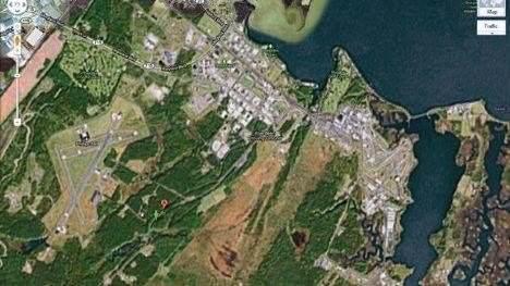 <p><strong>The Aberdeen Proving Grounds, Maryland</strong><br />
Sansürlü yerlerin bir çoğu Maps'de düşük çözünürlükte görünüyor. Resmin en kuzeyinde oldukça düşük çözünürlükte ve bulanıklaştırılmış bölgeyi görmeniz mümkün.</p>
