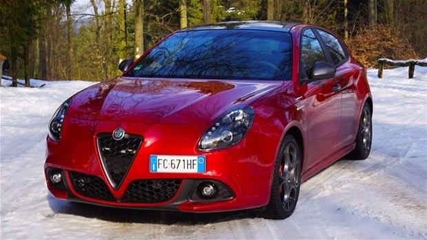 <p><strong>Alfa Romeo Giulietta 1.4 TB Multiair 170 HP TCT (Benzinli Otomatik)</strong></p>

<p>100 kilometredeki ortalama yakıt tüketimi: 5.1lt</p>
