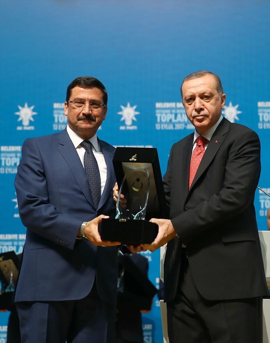 <p>Keçiören Belediye Başkanı Mustafa Ak  ödül aldı.</p>

