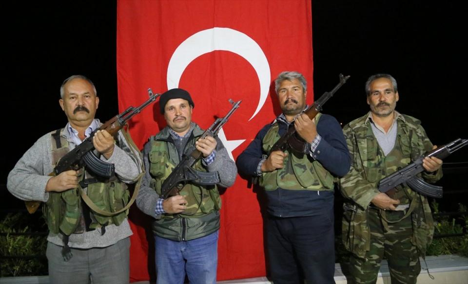 <p>Çekinmedik ve bugüne kadar da yaptık bu işi. Kendilerinin de canı var bizim de canımız var, bu şekilde kalleşçe patlayıcılarla saldırmaktansa bu işe bir son versinler. Biz bu ülkeyi teslim etmeyeceğiz, toprağımıza üç beş tane çapulcu gelecekse biz sürekli buradayız, biz yoksak yarın bir gün çocuklarımız, kardeşlerimiz gelecek, yani sonuna kadar varız."</p>